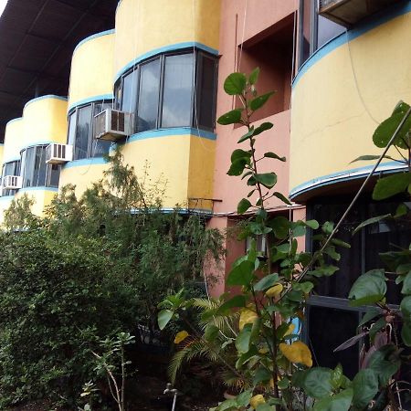 Hotel Sai Samrat Inn パンベル エクステリア 写真
