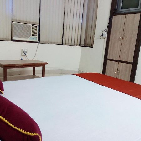 Hotel Sai Samrat Inn パンベル エクステリア 写真