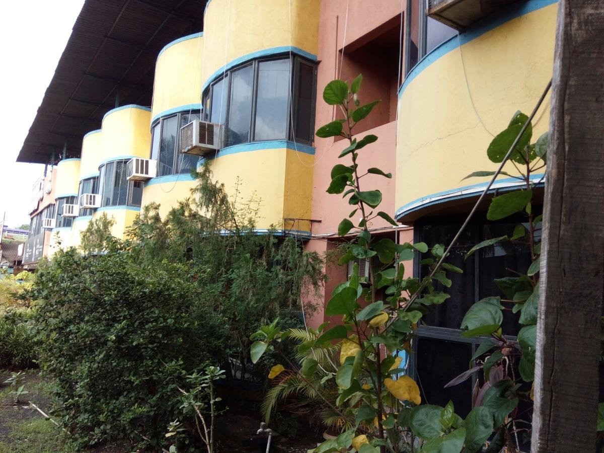 Hotel Sai Samrat Inn パンベル エクステリア 写真