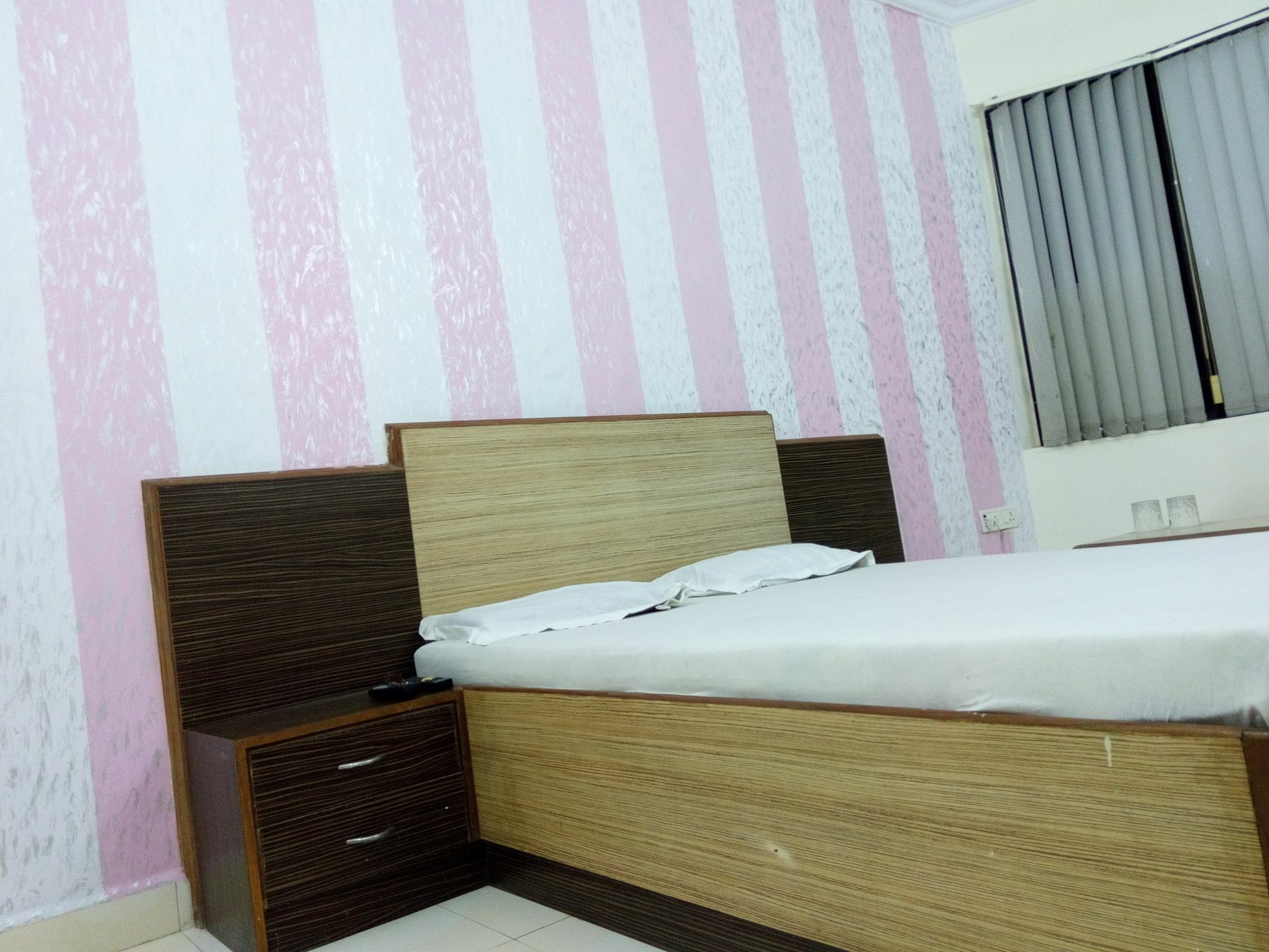 Hotel Sai Samrat Inn パンベル エクステリア 写真