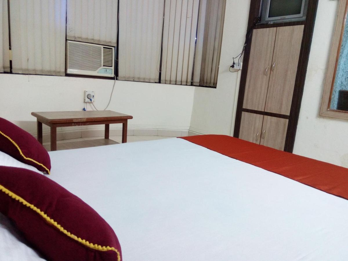 Hotel Sai Samrat Inn パンベル エクステリア 写真
