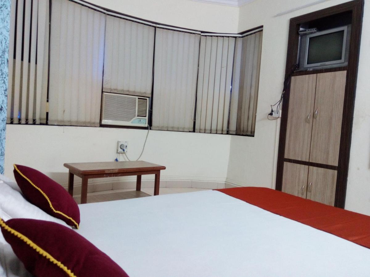 Hotel Sai Samrat Inn パンベル エクステリア 写真